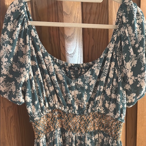 Black Tape Floral Green and Cream Maxi Dress - Picture 2 of 5